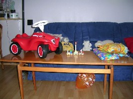 Der Geburtstagstisch, aber nur vom Vormittag.