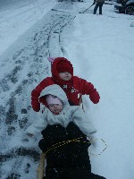 schlittenfahren vor der haustür