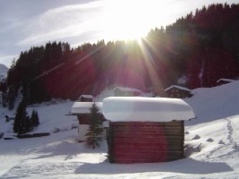 Blick von der Hütte mit Sonne.jpg