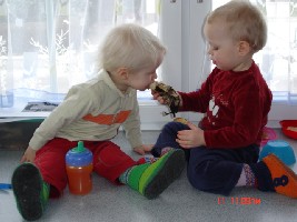 luisa gibt luca ne banane