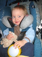 eingequetscht auf der Autorückbank zwischen dem Gepäck ;-)