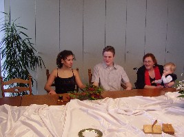 Im Standesamt: Jen, Pascal, meine Mutter und Ronja