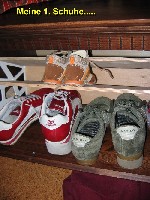 Papa hat mir im Schuhschrank Platz gemacht