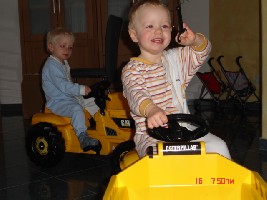 ich glaube meine beiden werden mal landwirte, hihihi.