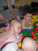 Juliam beim PEKiP, 06.04.2006