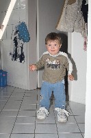 leon mit mama`s Schuhen