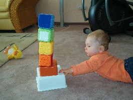 Mama baut allerlei Türme und ich kann nicht anders -