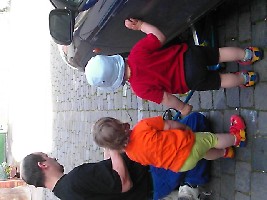 Papa wir wollen das Rad wechseln