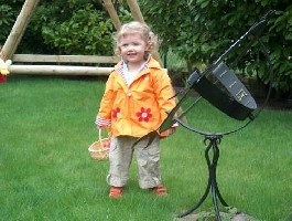 Malina auf Ostereiersuche