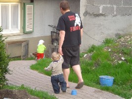 Nina voraus und die Männer hinterher!