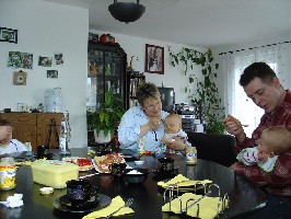 Fütterung 2 x 2...
<br />nur sind nicht alle zu sehen *grins*.