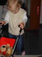 immer wenn ich von luisa ein bild machen will, schaut sie schnell weg. kleine zicke !