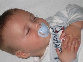 Josha betet nah klein.jpg