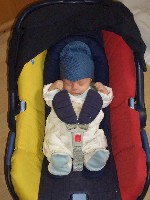 Felix im MaxiCosi.JPG