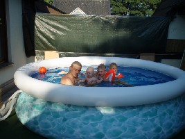 So grooooß ist unser Pool jetzt auf unserer Terrasse !