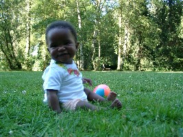 Maus beim Spielen im Stadtpark.jpg