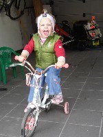 luisa auf ihrem geliebten rad