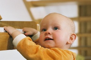 Elise 1 Jahr am Klavier.jpg