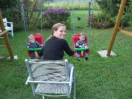 Ich und 2 Herren auf der Schaukel.jpg