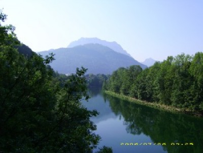 Blick zum Traunstein (Bild ist nicht aktuell,.. sieht halt jetzt herbstlich aus...) von der kleinen Brücke ca. 5min von uns weg...