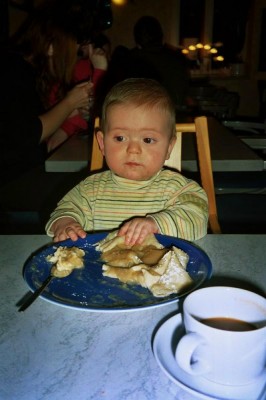 Hmmm das ist lecker, ich darf doch mit den Fingern?!