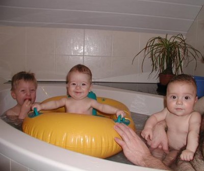 Vincent, Marlon und Benedikt (v. l.) beim Familienbad.