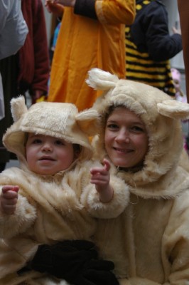 Löwenmana  mit Löwenkind...