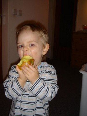Mmmhhh...lecker Apfel!