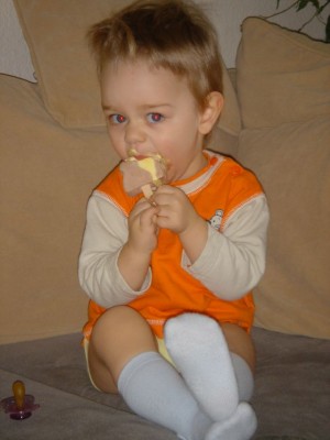 Ganz die Mama...nur am Eis essen!