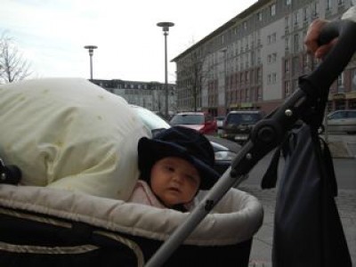 2. KuckKuck Frau Neugierde.jpg