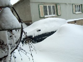renault eingeschneit.JPG
