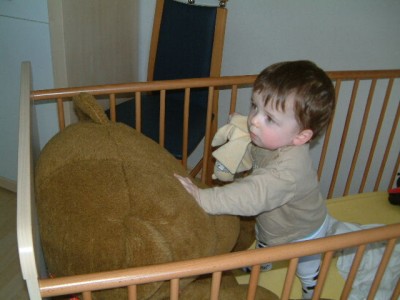 Schmusestunde mit meinem grossen Teddy.... :-))