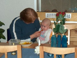 ninas erster brei 270205.JPG