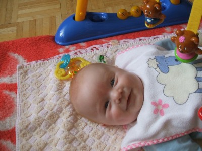 Wenn ich mit meinem Chicco Spielzeug spiele, bin ich soooooo glücklich....