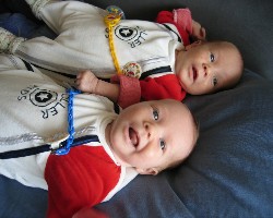 Beide auf dem Sofa 06.03.05 bearb.1.jpg