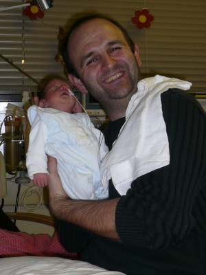 stefan mit anika nach dem füttern.jpg