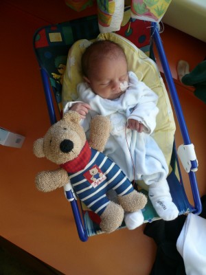 max mit seiner neuen spieluhr.jpg