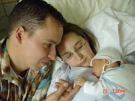 Noch ein Bilderl von der kleinen neuen Familie (meine kleine Schwester, Ihr Mann und Annika)