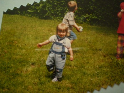 Vanessa alleine - im Alter von 1,5 Jahren......