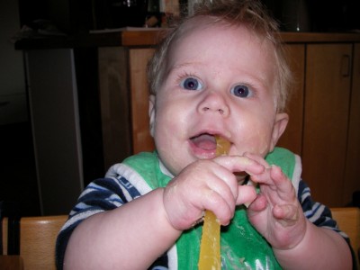 10.04.08 Mama muß das Füttern noch lernen (6).JPG