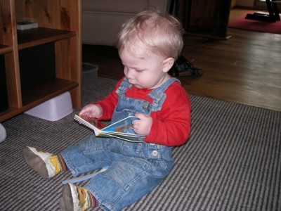 13.05.08 Leo liest (1).JPG