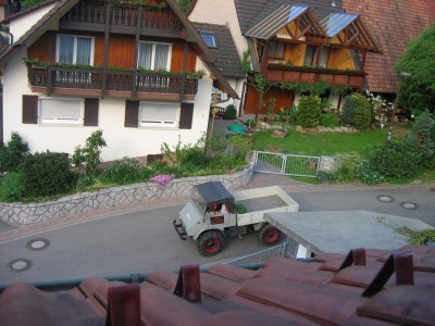 hier gehts ab zum Tomatenpflanzen - Max liebt Unimogfahren