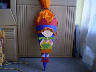 VANESSAS SCHULTÜTE - HEUTE IN DREI MONATEN WIRD SIE GEBRAUCHT