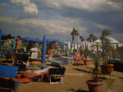 Da zog doch tatsächlich ein Sturm auf und ratz fatz mussten alle Schirme geschlossen werden, alle Boote rein und alle aus dem Wasser raus.