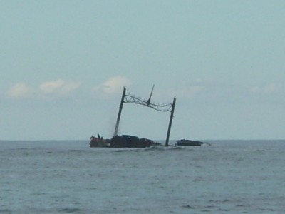Wrack im Meer liegt schon über 20 Jahre dort