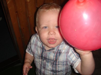 Timo mit Ballon