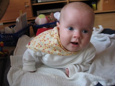 Isabel, fleißig am Üben