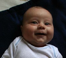 Er lacht gern &amp;amp; viel &amp;amp; gluckst dabei. :-)