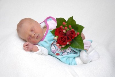 2 Tage alt, mit einem Sträußchen vom Papa