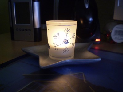 Das schöne Licht mit Sternenteller steht bei mir am Computer